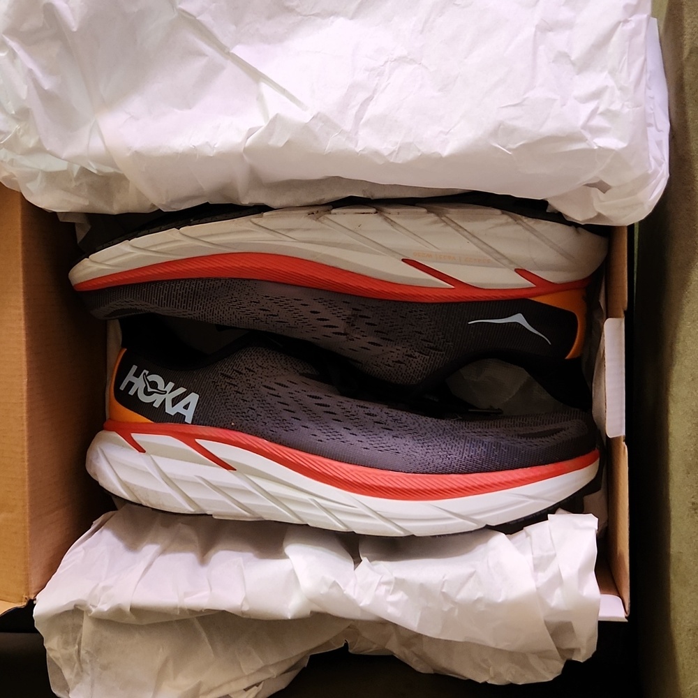 HOKA ONE ONE Mens Clifton 8 10 2E